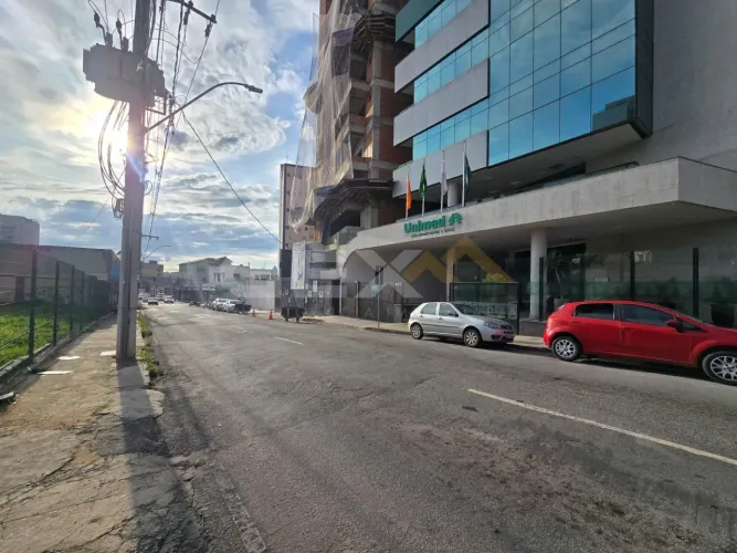 Sala Comercial à Venda no Centro de Divinópolis MG.