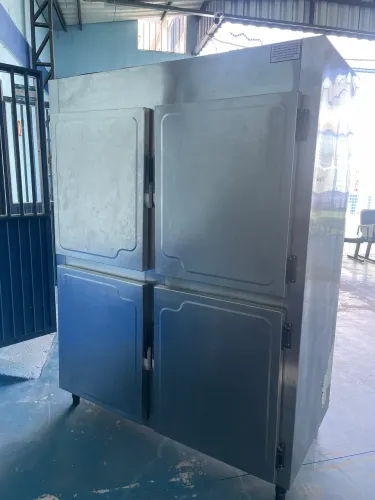 Geladeira industrial em ótimo estado