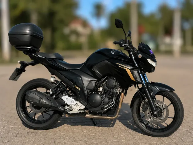 Yamaha FZ25 ABS 2024 ! 14 mil km ! Revisões na Yamaha ? Baú Proos