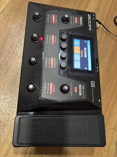Pedaleira de guitarra zoom g6