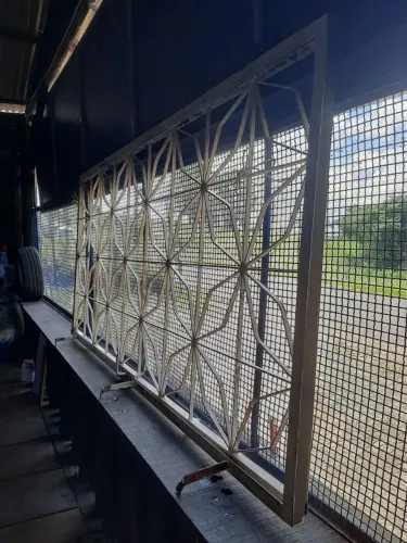 Vende-se grade portão de 2,10m por 1m.