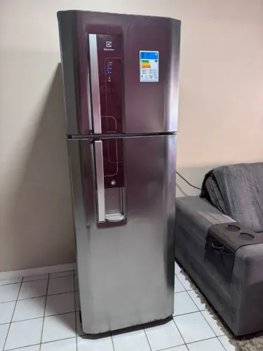 Geladeira Frost Free Electrolux Inox<br>Com bebedouro na porta