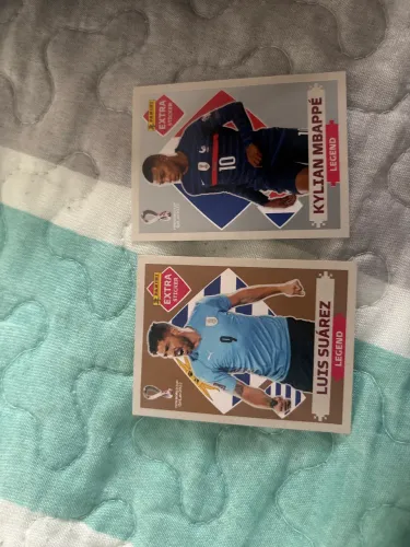 figurinha legend copa 2022 mbappe prata e luiz suares bronze