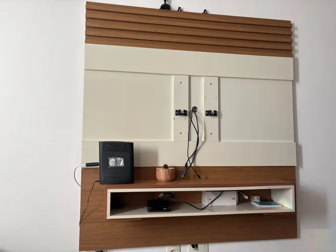 Vendo painel para TV* Largura: 140 cm * Altura: 150 cm