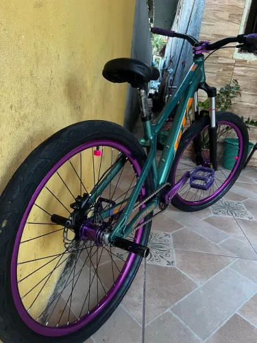 Vendo bicicleta gta própria para grau e manobras 