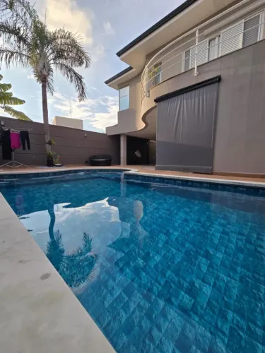 Casa à Venda no Condomínio Villaggio II em Bauru/SP | 4 Suítes e Piscina Aquecida