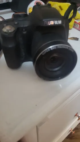 Câmera fotográfica Fujifilm.Sem carregador e sem cartão de memória. Apenas a máquina. 
