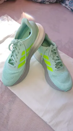 Tênis Adidas original.