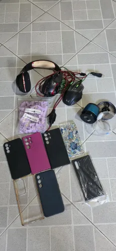 Caixa de som, teclados, capinhas