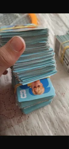 Vendo figurinhas da copa