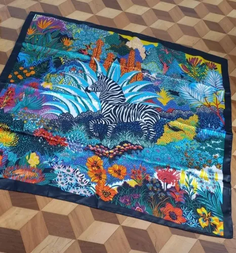 Lenço Colorido Vibrante de Estampa Zebra (novo)