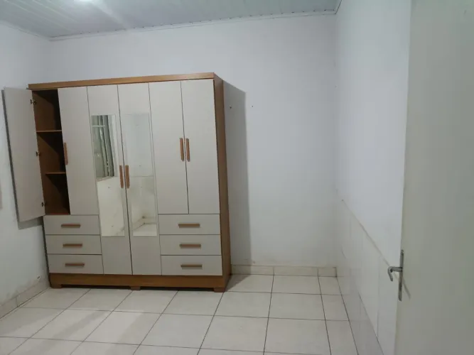 Alugo barracão setor universitário. Rua 260, perto da praça universitária.