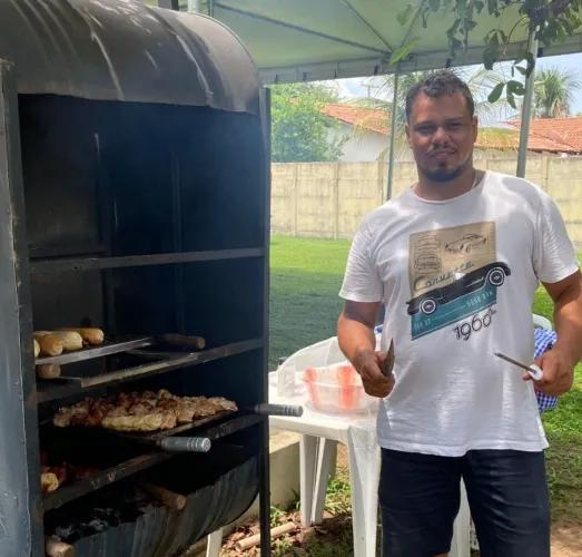 Churrasqueiro disponível 