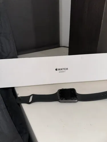 Apple Watch séries 3 tela quebrada