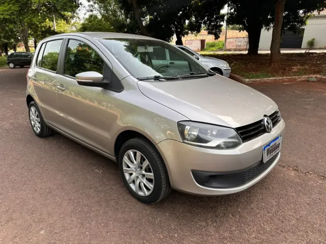 Volkswagen Fox 1.6 MI Total Flex 8V 5P 2014