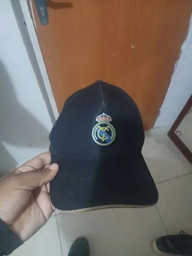 BONÉ REAL MADRID