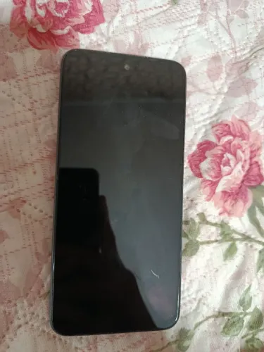 Celular infinix smart 9 128 GB 4 RAM expansível pra 8 tela trincada mais em ótimo estado 