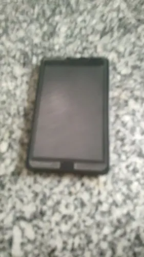 Tablet Multilaser com defeito de carregamento para retirada de peças