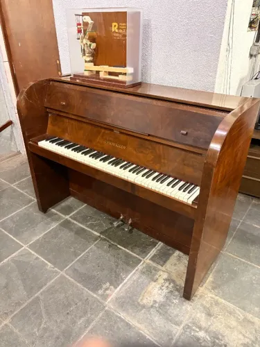 Piano Essenfelder Modelo Gabinete (Usado)