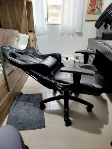 Cadeira gamer reclinável e ajuste de altura