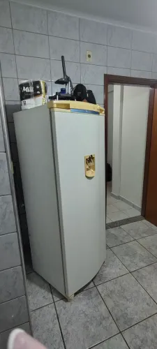 Geladeira Consul com saída de água 