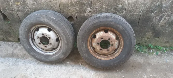 Vendo 2-Rodas Completas Para Vans e outros Número e modelo está nas fotos