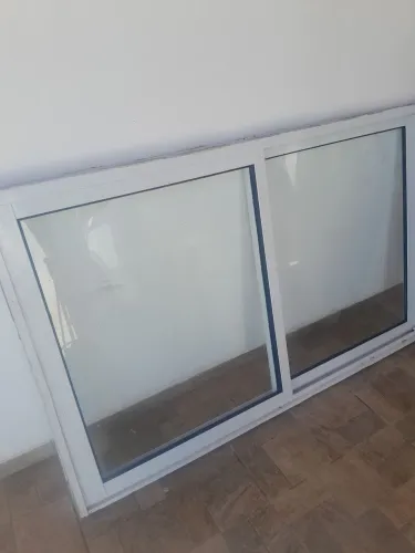 Janela de vidro alumínio de correr 1.60X1.00 estado de nova