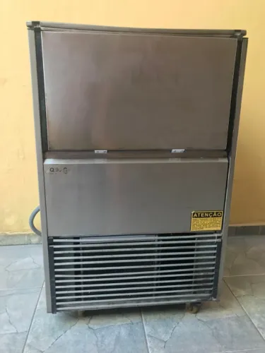 Máquina de Gelo Quasar 90 c
