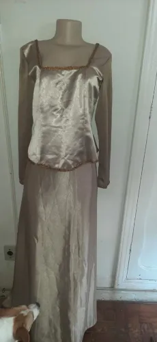 Saia e blusa de festas 44, dourado tafetá, tule e pedraria