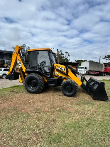 RETROESCAVADEIRA JCB 3CX 2019