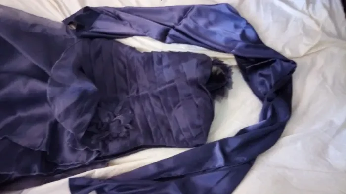 Vestido longo de festa na cor grafite, tamanho 38.