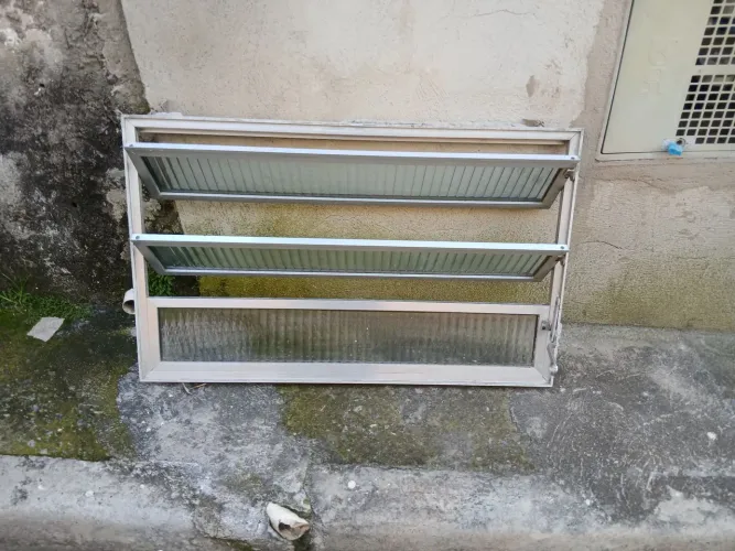 Janela de banheiro de aluminio