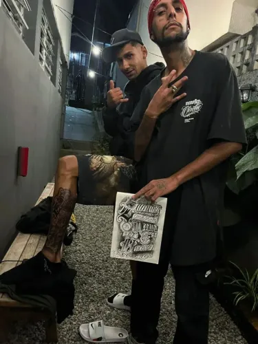 Vagas pra ser tela de tatuagem