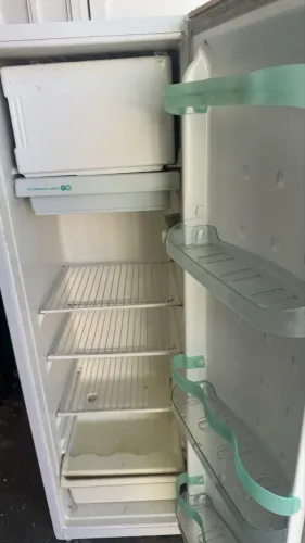Geladeira fininha cônsul