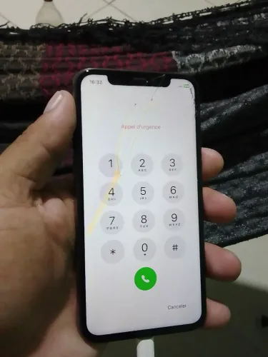 Vendo iPhone pra tirar peças ou arrumar!