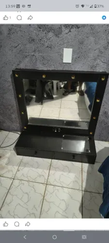 Bancada com espelho iluminada 