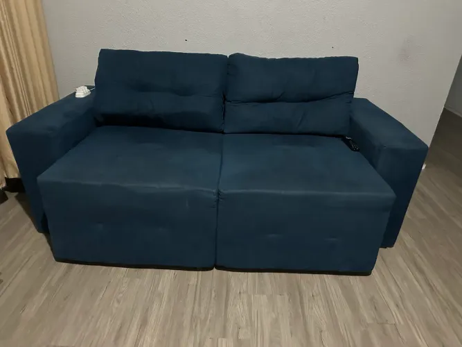 Sofá retrátil azul marinho