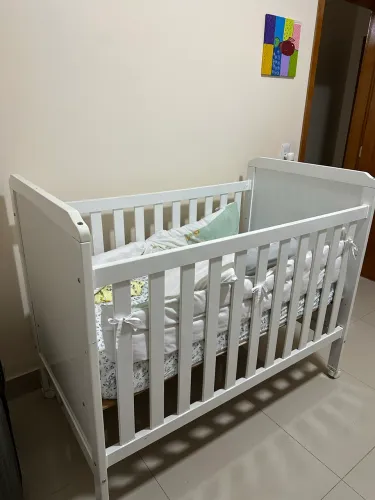 Kit Quarto de Bebê Completo - Berço, Cômoda, Cadeirinha e Cesto