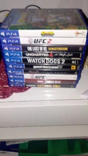 PS 4 500 GB com 10 jogos.
