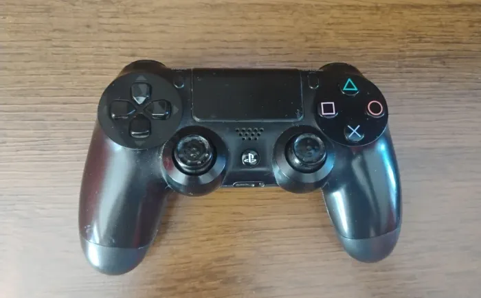 Controle ps4 vendendo comprei um ps5 controle tá zero e um cabo carregandor