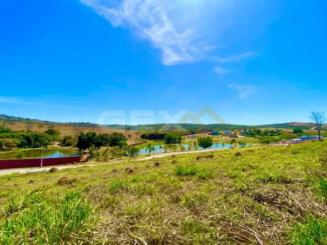 Lote à venda em Condomínio fechado Vistadoro Aquaville com 674,56 m².