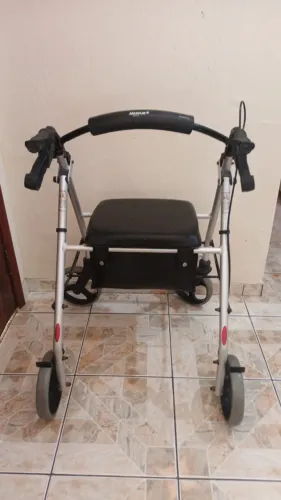 Andador / Cadeira de Rodas