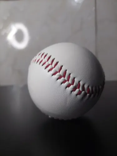 BOLA DE BEISEBOL CLÁSSICA