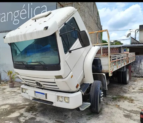 Volkswagen 13180 2002 carroceria de ferro
