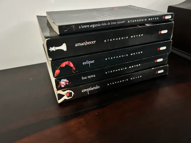 Coleção de Livros da Saga Crepúsculo, Stephanie Meyer