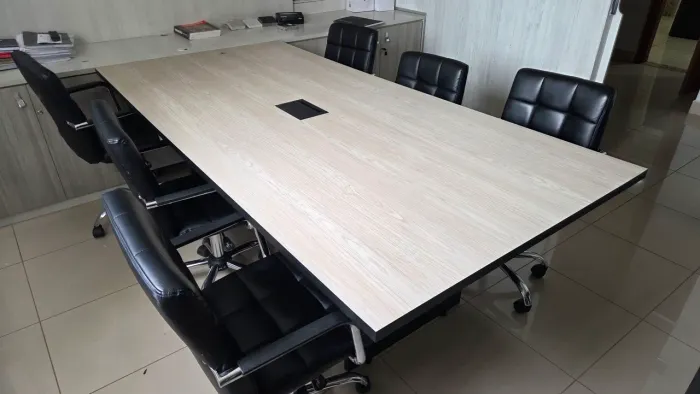Mesa de reunião e escritório