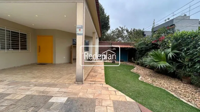 Casa linear com piscina no Jardim Amália II