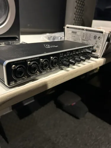 Interface Behringer UMC 404HD em Ótimo estado