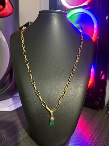 Corrente Ouro18k com pingente esmeralda 