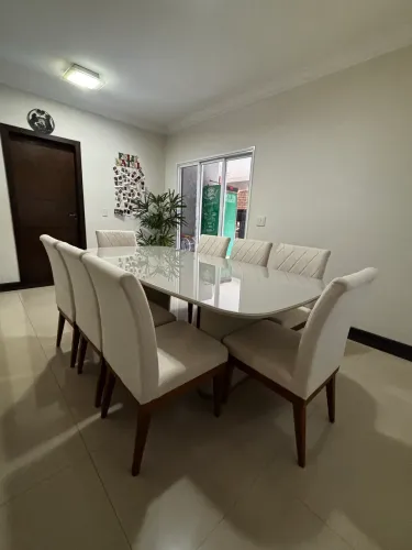 Mesa de Jantar 8 Lugares Seminova com Cadeiras Impermeabilizadas